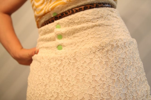 Lace skirt with buttons tutorial