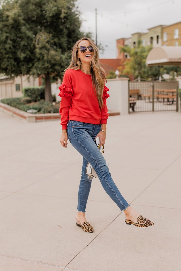an easy mom outfit that's elevated but still comfy and cute