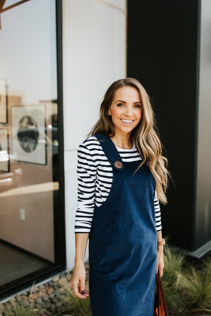 love the big buttons on this cute DIY corduroy overall dress