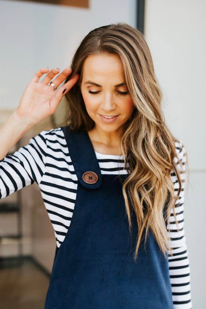 love the big buttons on this cute DIY overall dress!