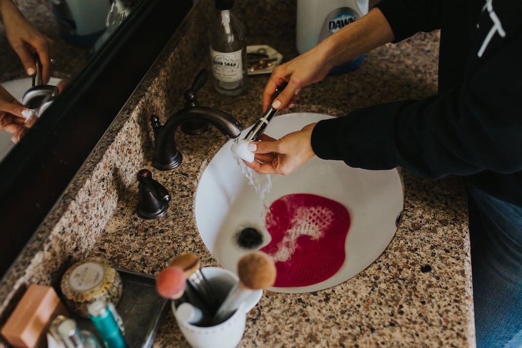 makeup brush cleaning mat dawn dish soap clean makeup brushes