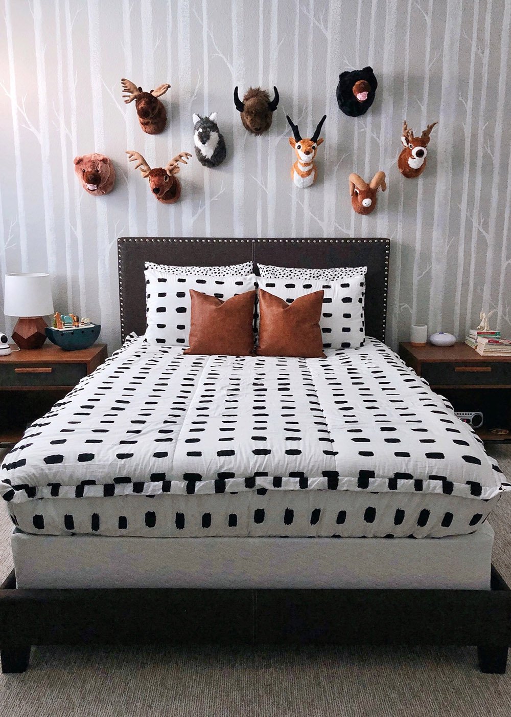 kids bedroom with dotted comforter from beddy's bed