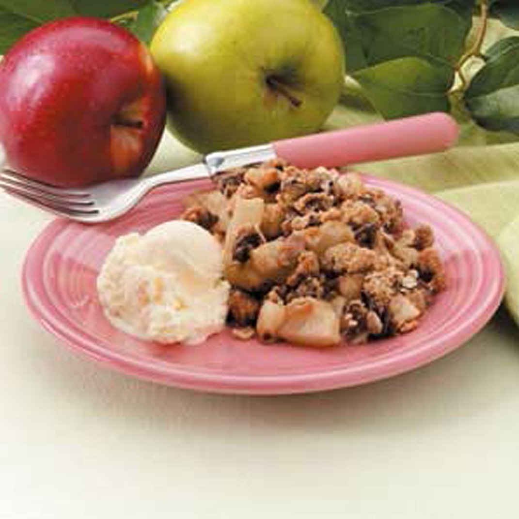 apple crumble with peanut butter and chocolate chips
