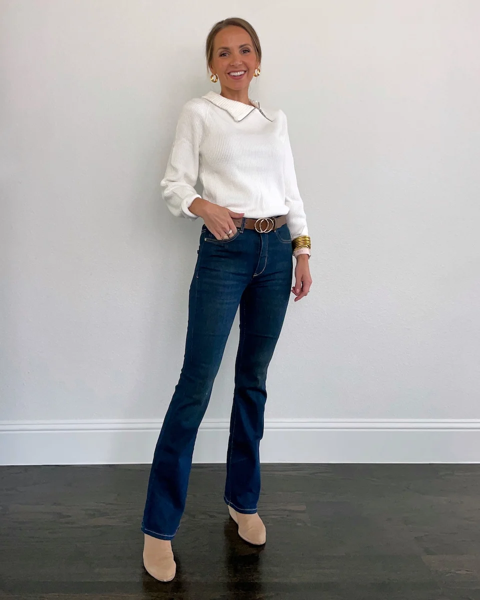 flared-jeans-with-sweater-and-belt