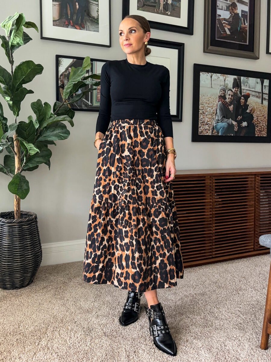 What to wear with pointed toe boots, Asos leopard skirt, black pumiey tee, nordstrom steve madden pointed toe boot with buckles