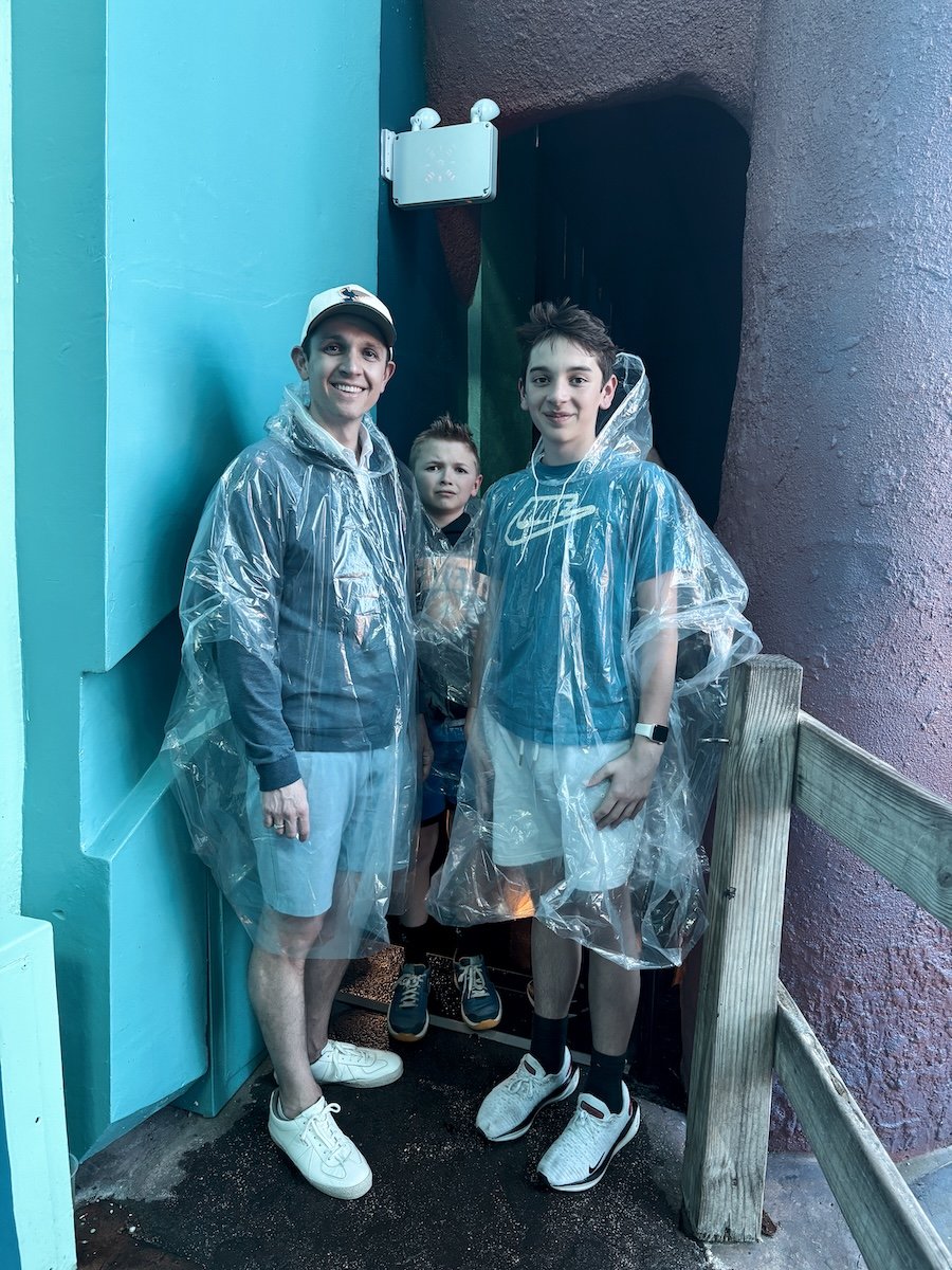 merricksart boys in orlando universal studios water ride